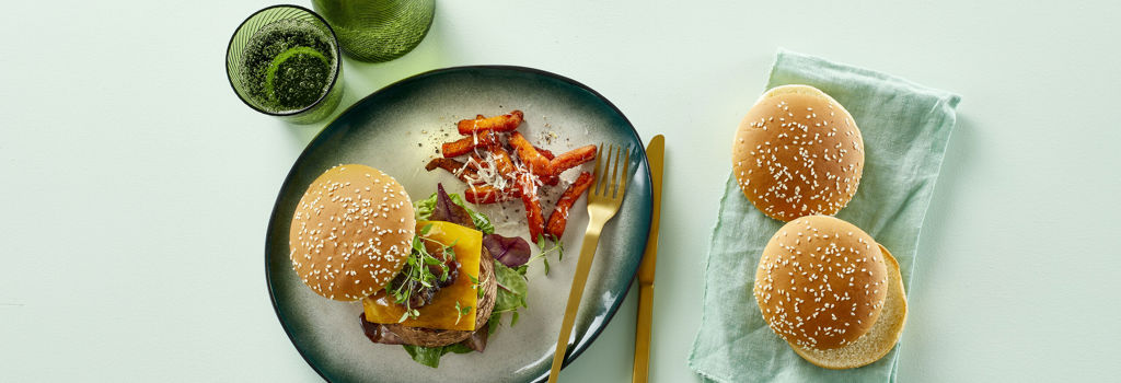 200916 Burgerbolle med sesam, skåret_miljø2024