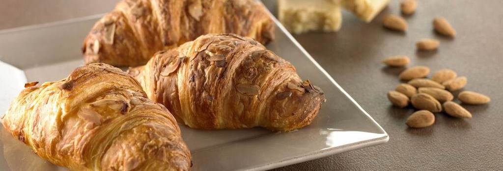 21830000 Marzipan Croissant_mood